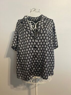 Halogen Black & White Geometric Short Sleeve Button Down
